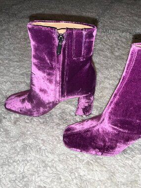 SAM EDELMAN PURPLE VELVET ANKLE WOMENS BOOTS - SIZE 6